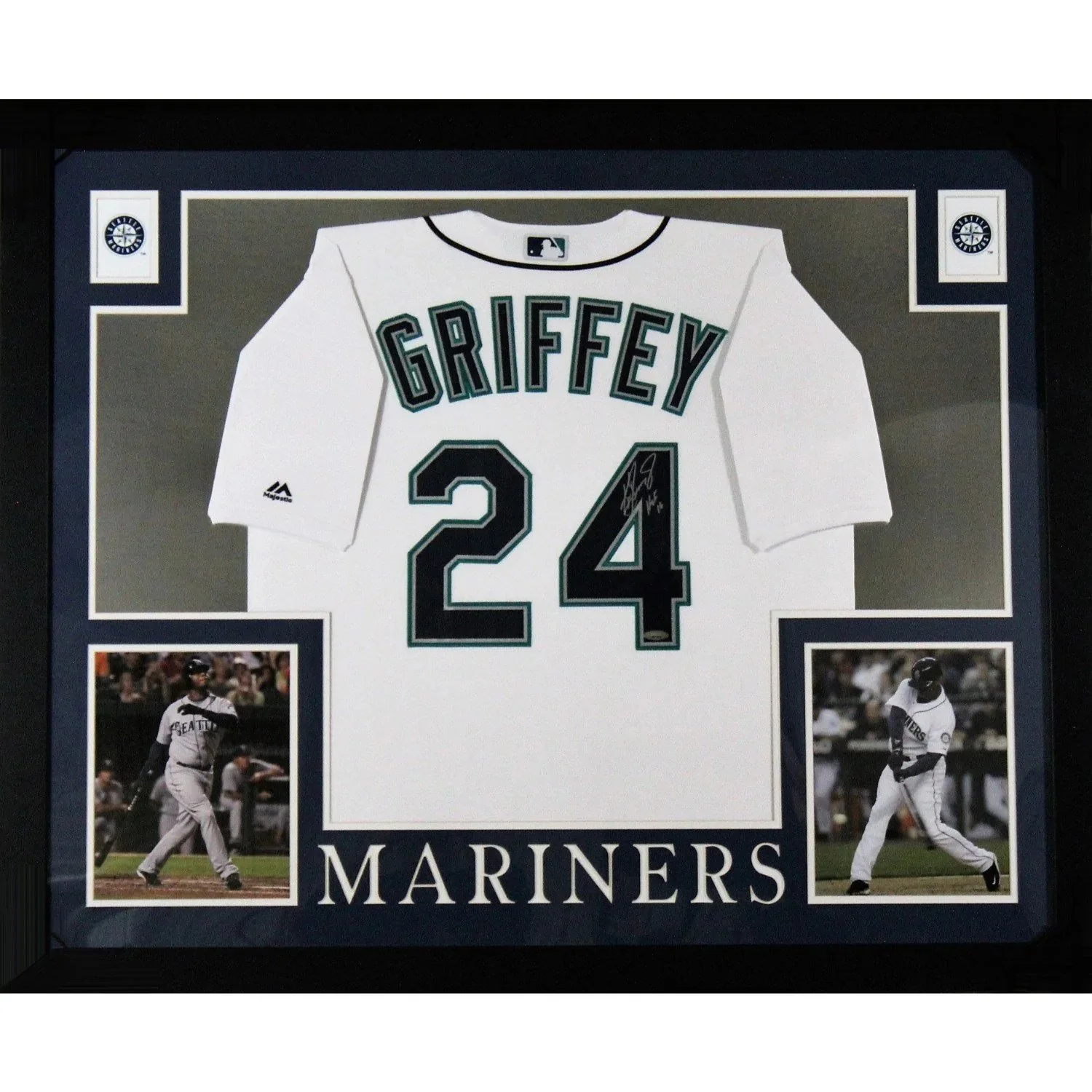 Wade Boggs Autograph Signing - Image 12